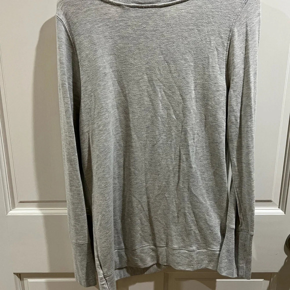 Athleta Grey Knot Twist Detail Top Size S Long Sleeve - Picture 4 of 5